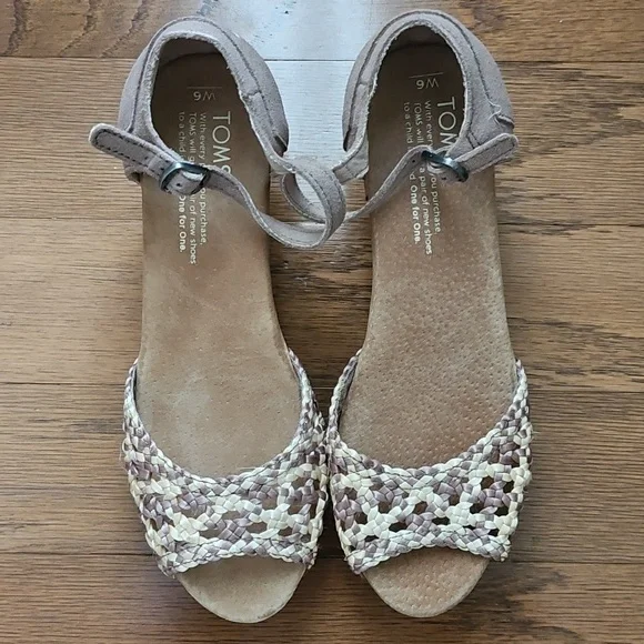 🎉HP🎉 Toms Platform Wedges - Picture 2 of 7